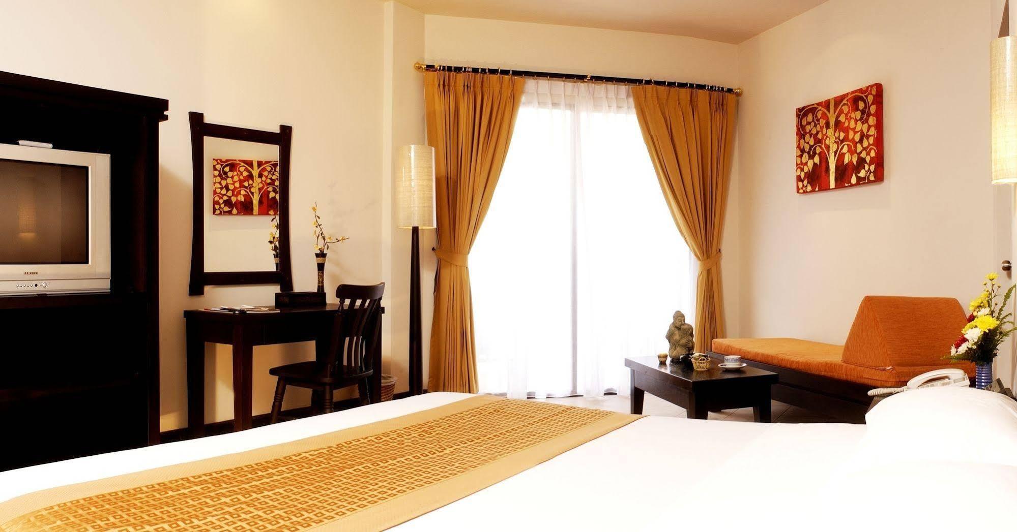 Horizon Karon Beach Resort & Spa Exterior foto